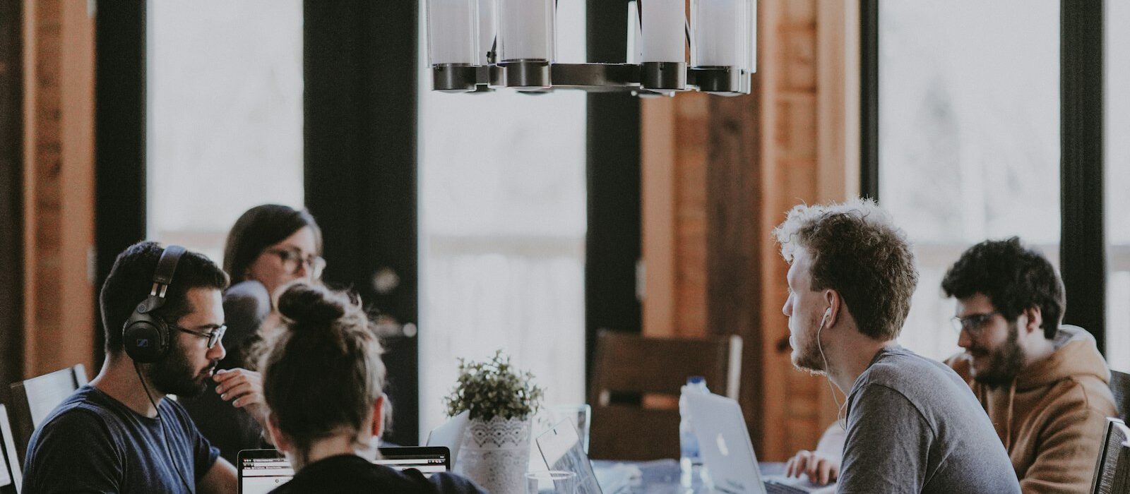 Sourcing Agent vs. Independent Sourcing Consultant in Vietnam: Which Should You Use?